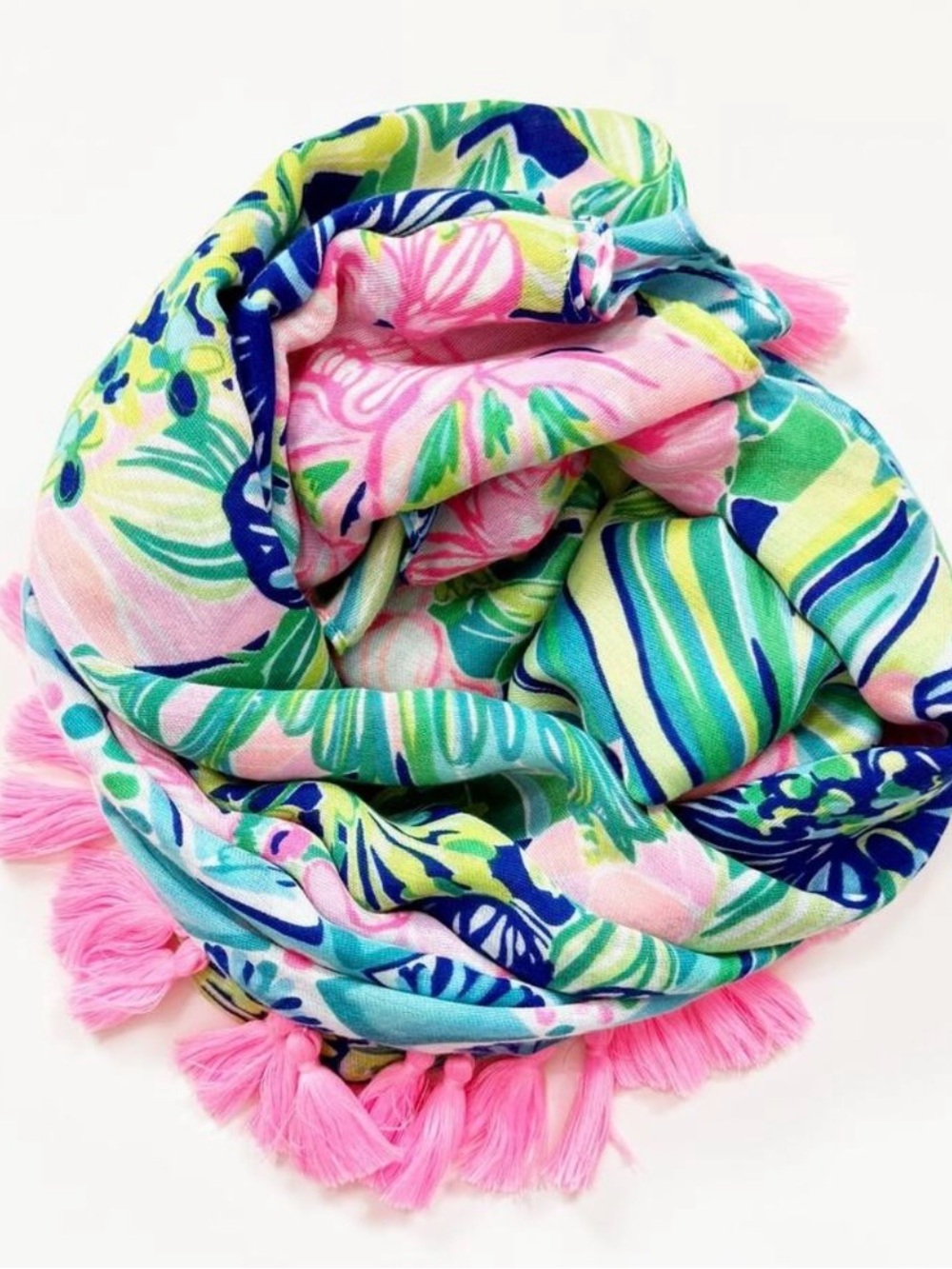 NWT Lilly Pulitzer Resort Scarf Island Escaped Engineered OS 40”x74” MSRP $58 - Picture 4 of 6